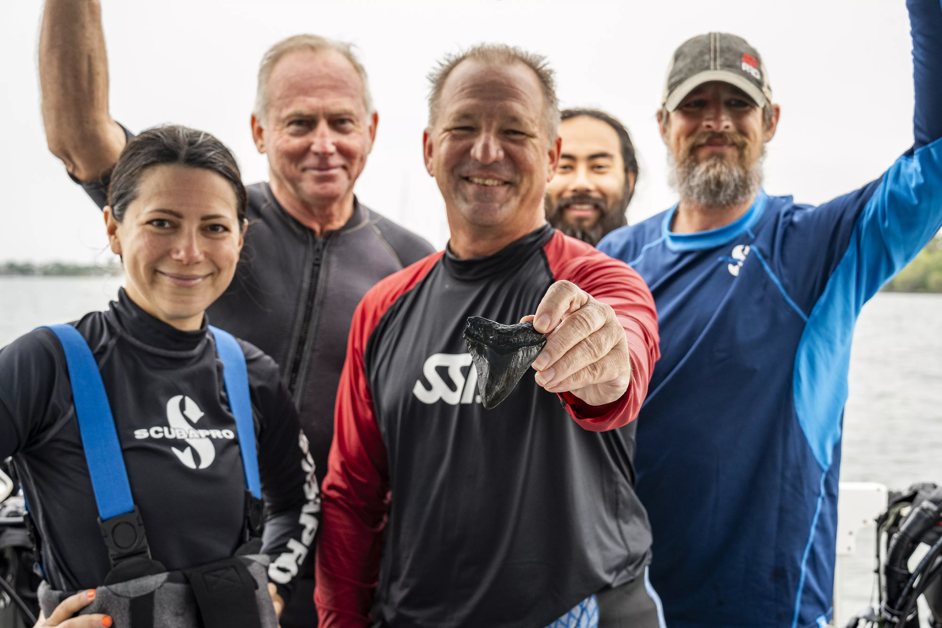Megalodon tooth recovery dive — South Carolina artifacts